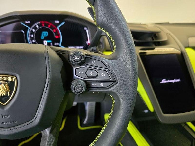 Lamborghini Revuelto Revuelto 6.5 V12