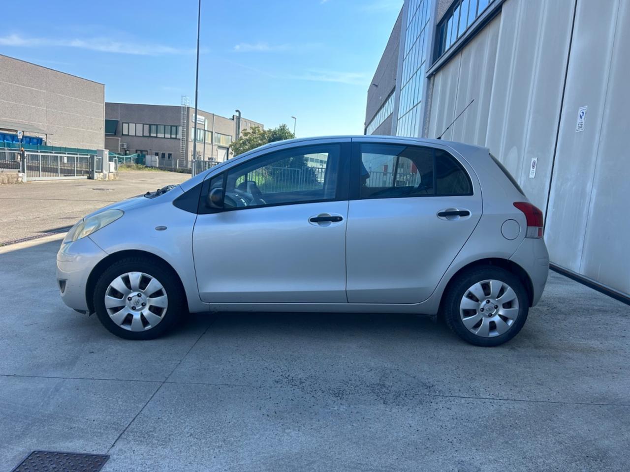 Toyota Yaris 1.0 5 porte Sol