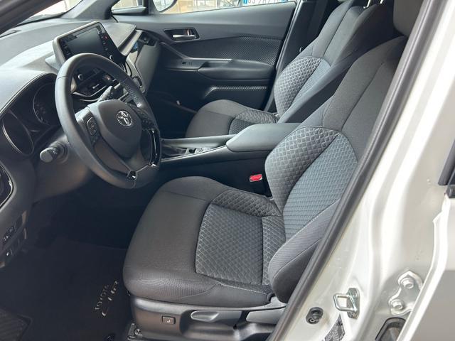 TOYOTA C-HR 1.8 Hybrid E-CVT Business