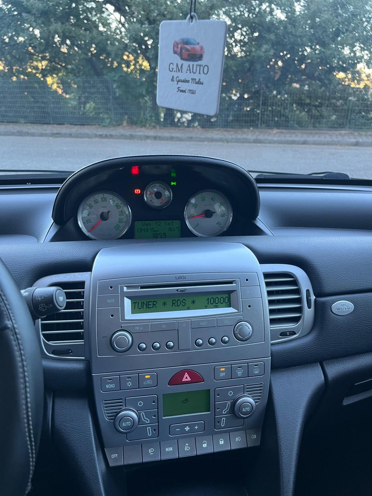 Lancia Ypsilon 1.3 MJT 75 CV DPF Sport MomoDesign