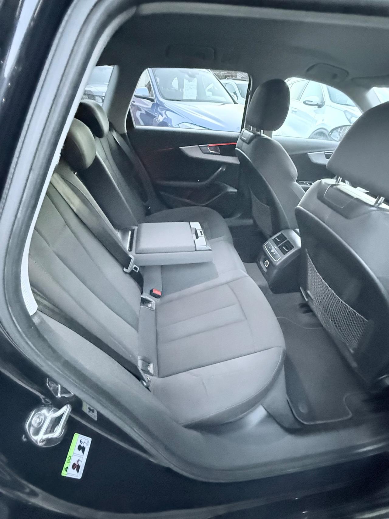 A4 Avant 2.0 TDI 150 CV S tronic- S-line-iva esposta