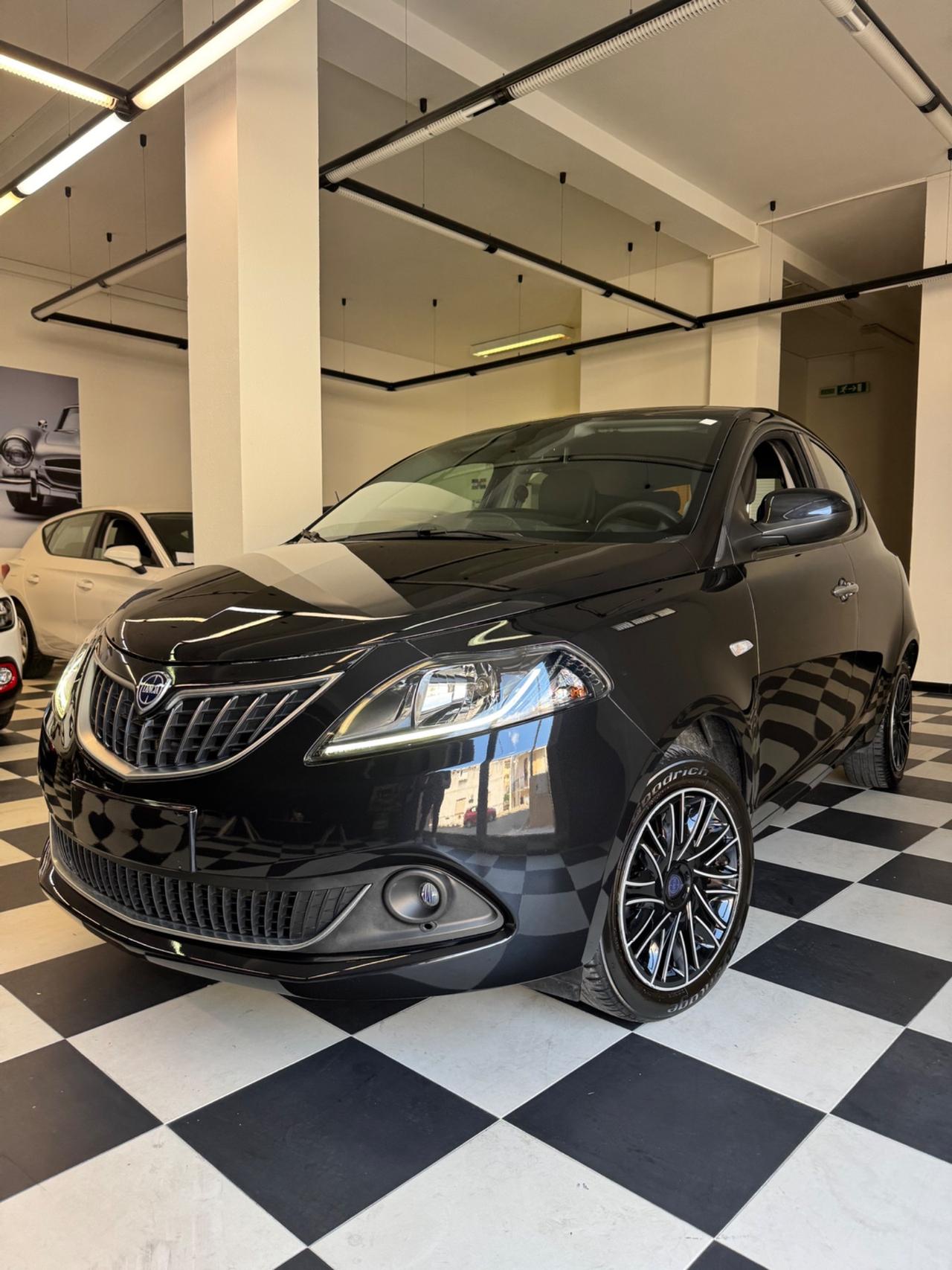 Lancia Ypsilon 1.0 FireFly 5 porte S&S Hybrid Gold