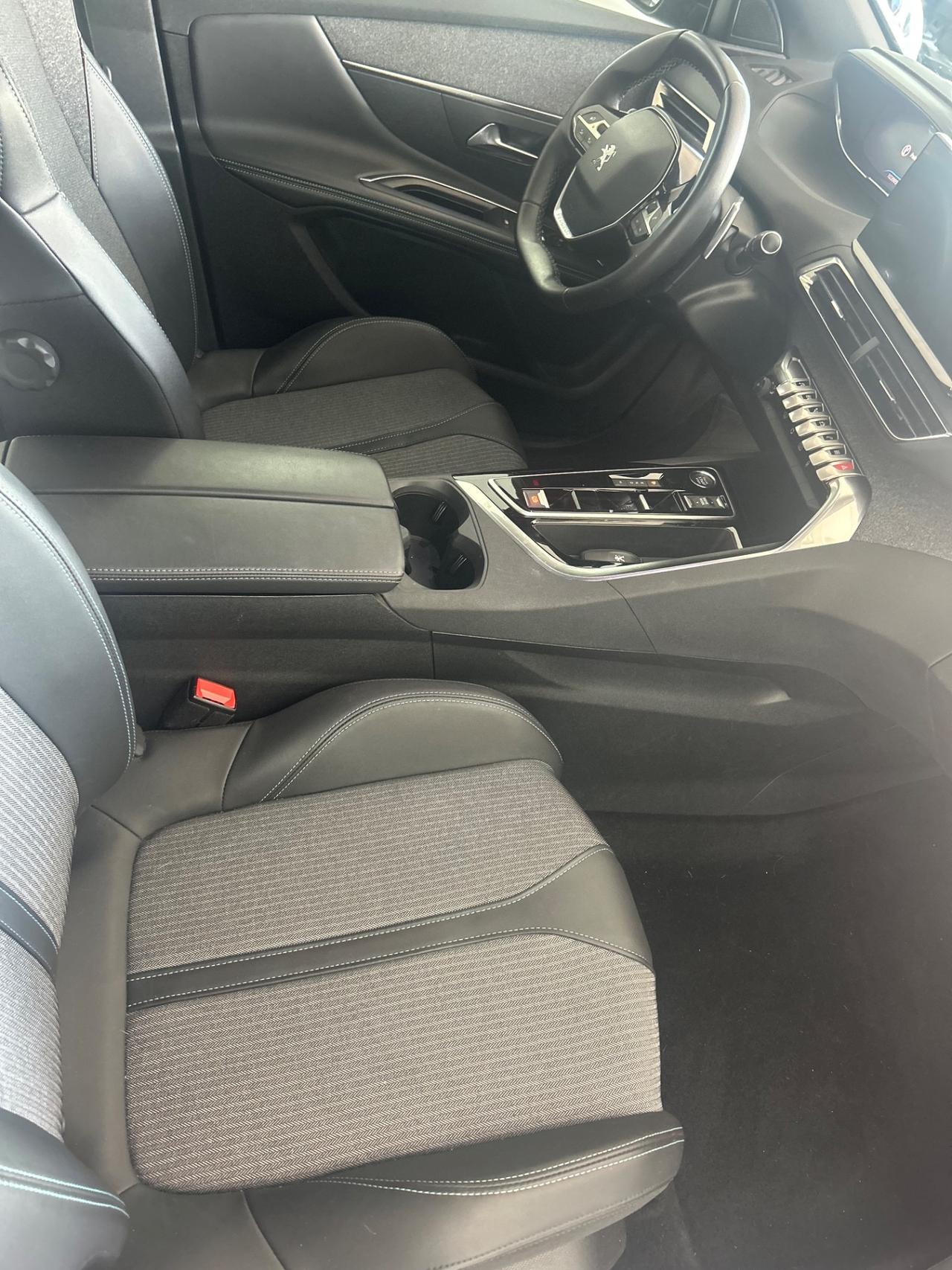 Peugeot 3008 BlueHDi 130 S&S EAT8 Allure