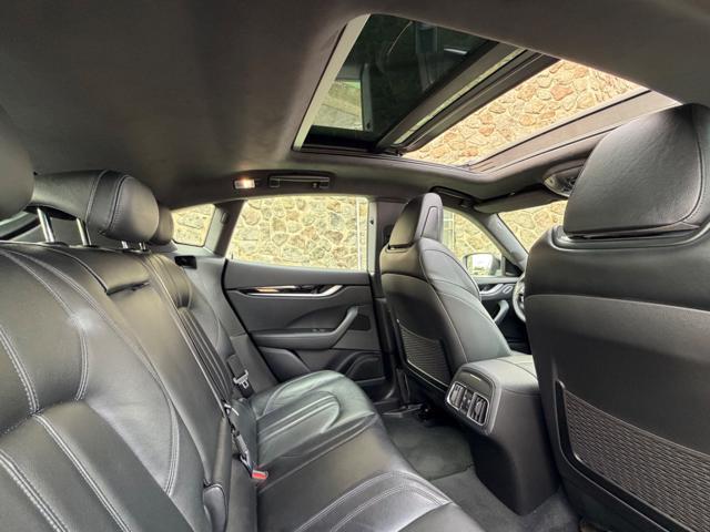 MASERATI Levante MY22 GRANSPORT+TETTO+BLACK PACK+PINZE GIALLE