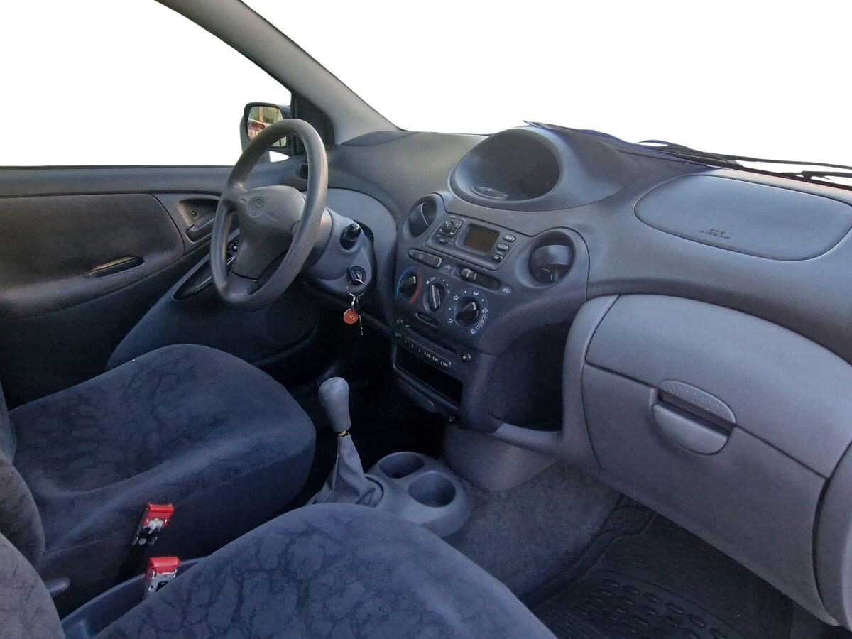 TOYOTA YARIS 1.0
