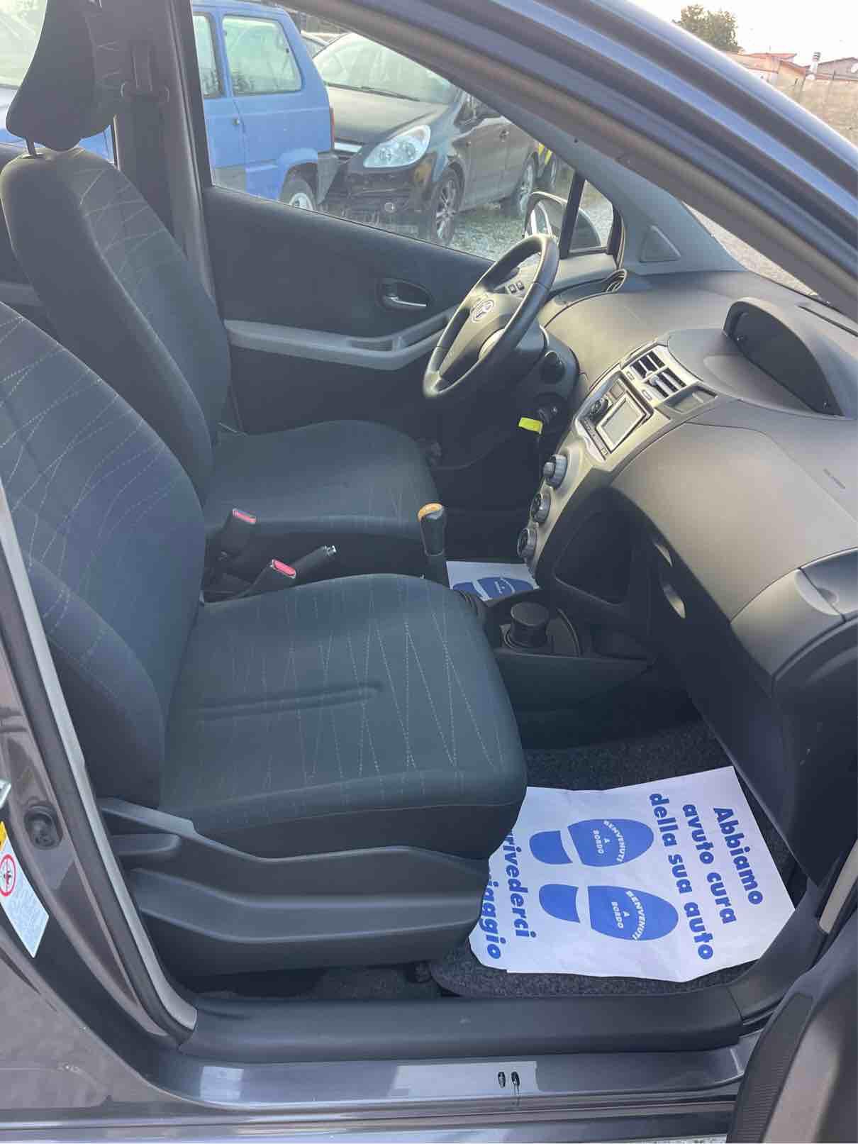 TOYOTA YARIS - UNICO PROPRIETARIO - NAVI