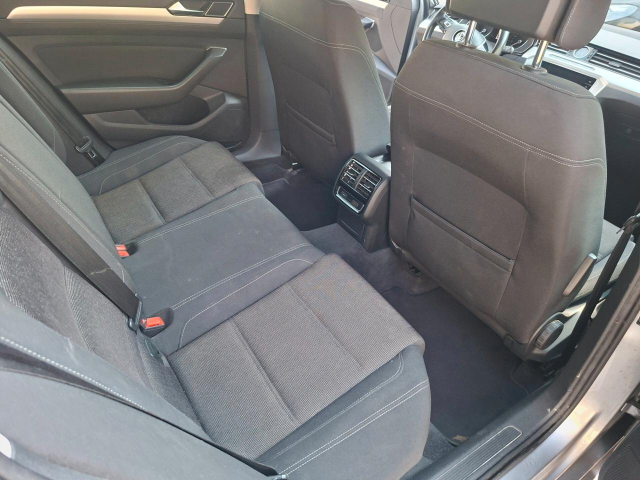 Volkswagen Passat 2.0 TDI 150 CV SCR DSG Business