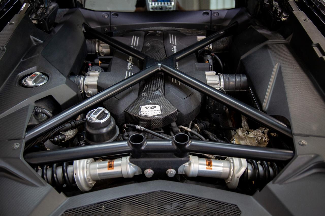 Lamborghini Aventador 6.5 V12 LP700-4