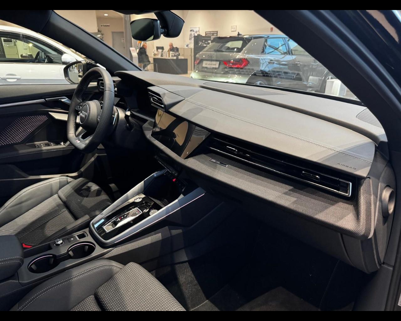 AUDI Audi A3 allstreet Identity Contrast TDI 110 kW S tronic