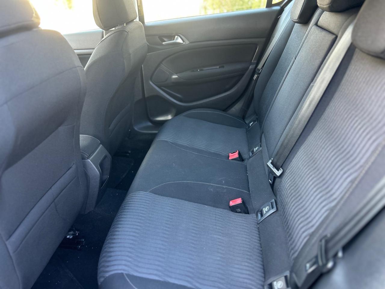 Peugeot 308 1500 cdi per neo patentati