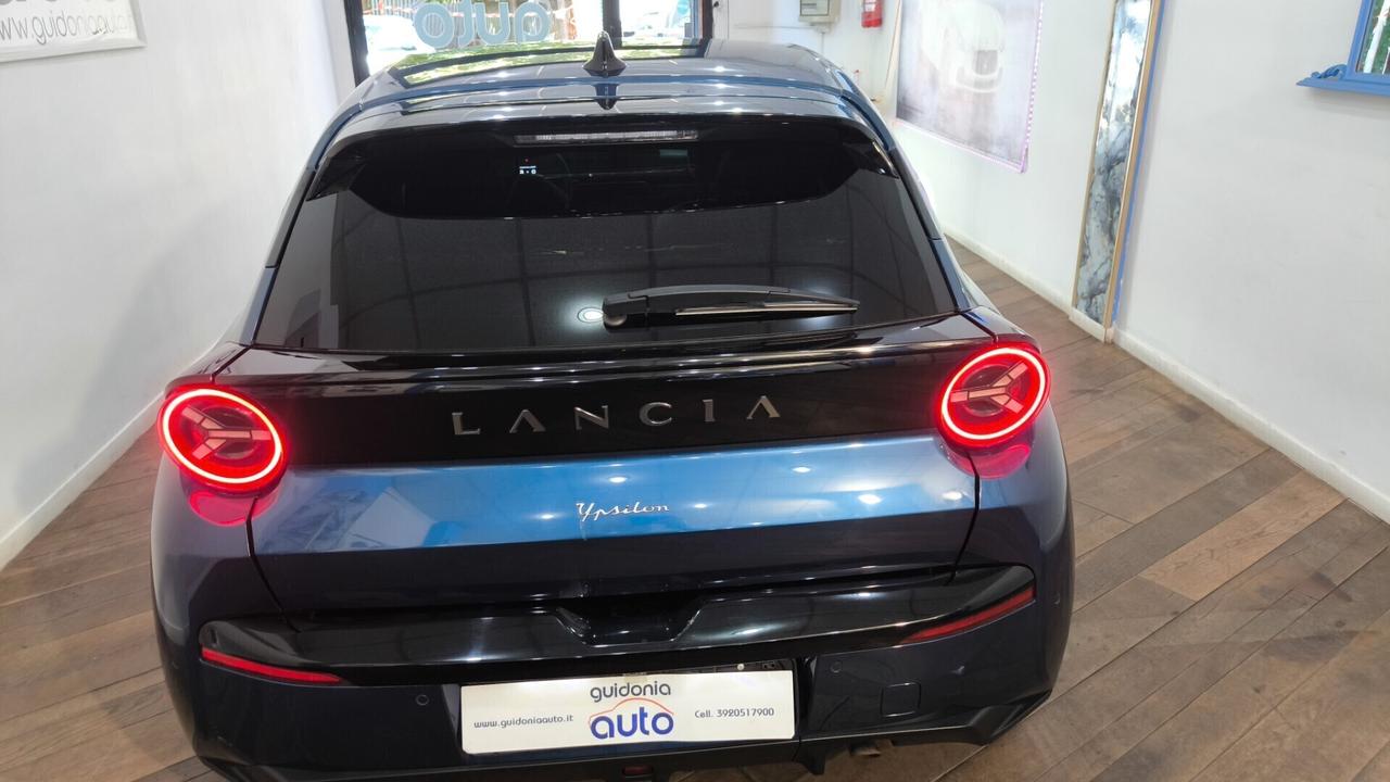 Lancia Ypsilon Hybrid e-DCT Edizione Cassina