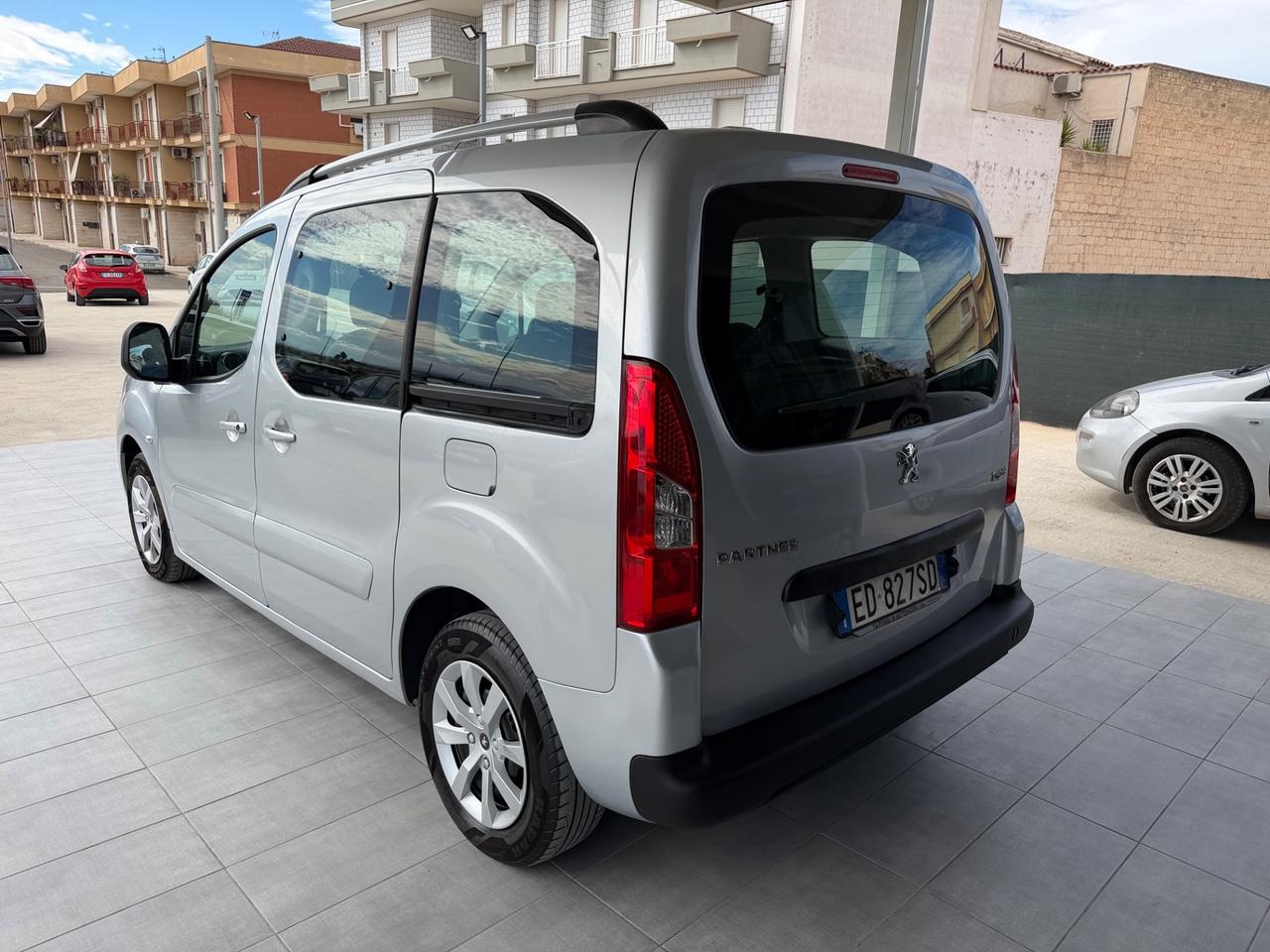 Peugeot Partner Tepee 1.6 HDi 92CV Outdoor
