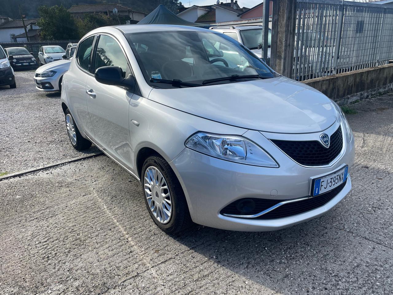 Lancia Ypsilon 1.2 69 CV 5 porte Gold