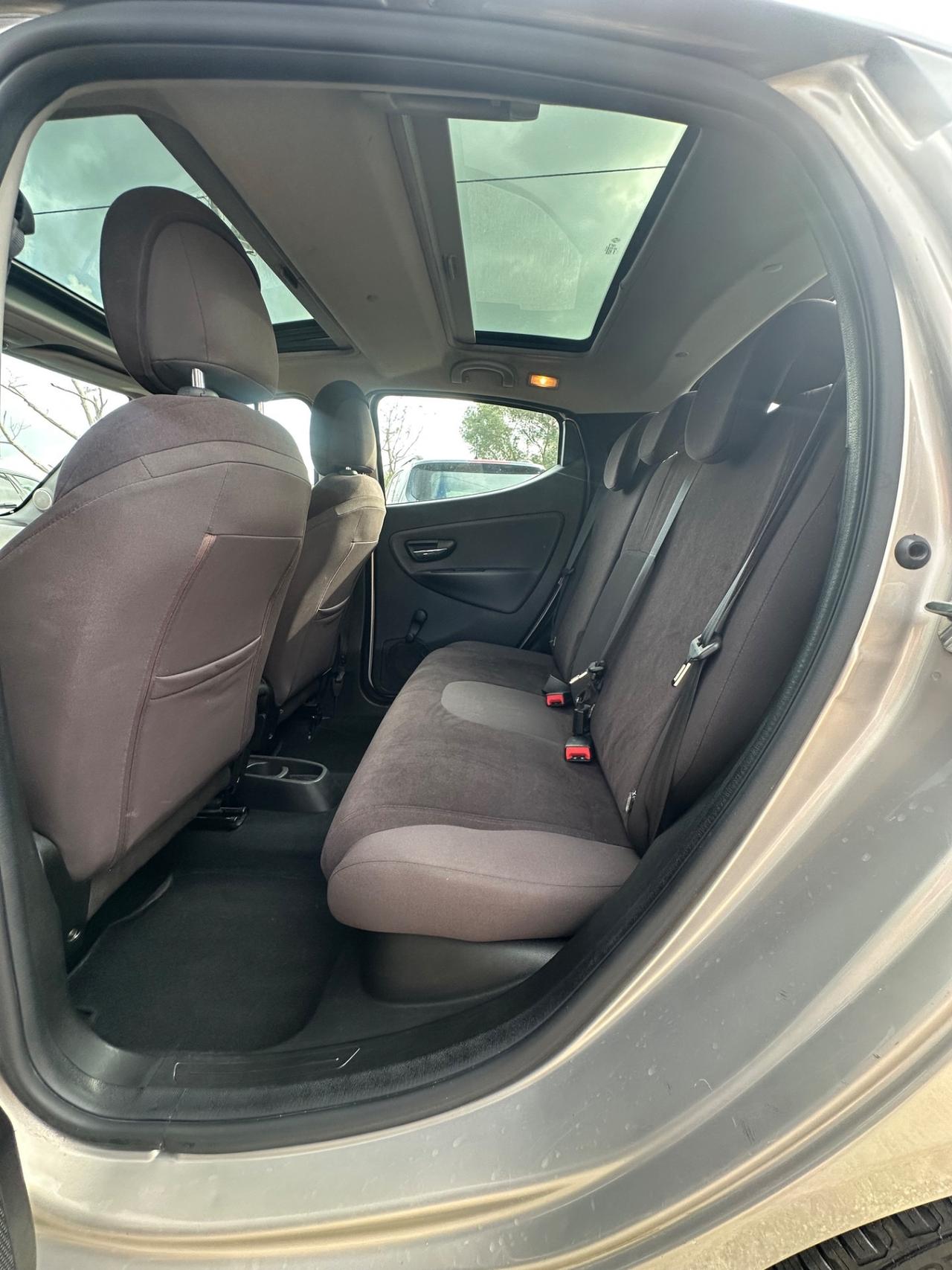 Lancia Ypsilon 1.2 69 CV 5 porte GPL Ecochic Platinum