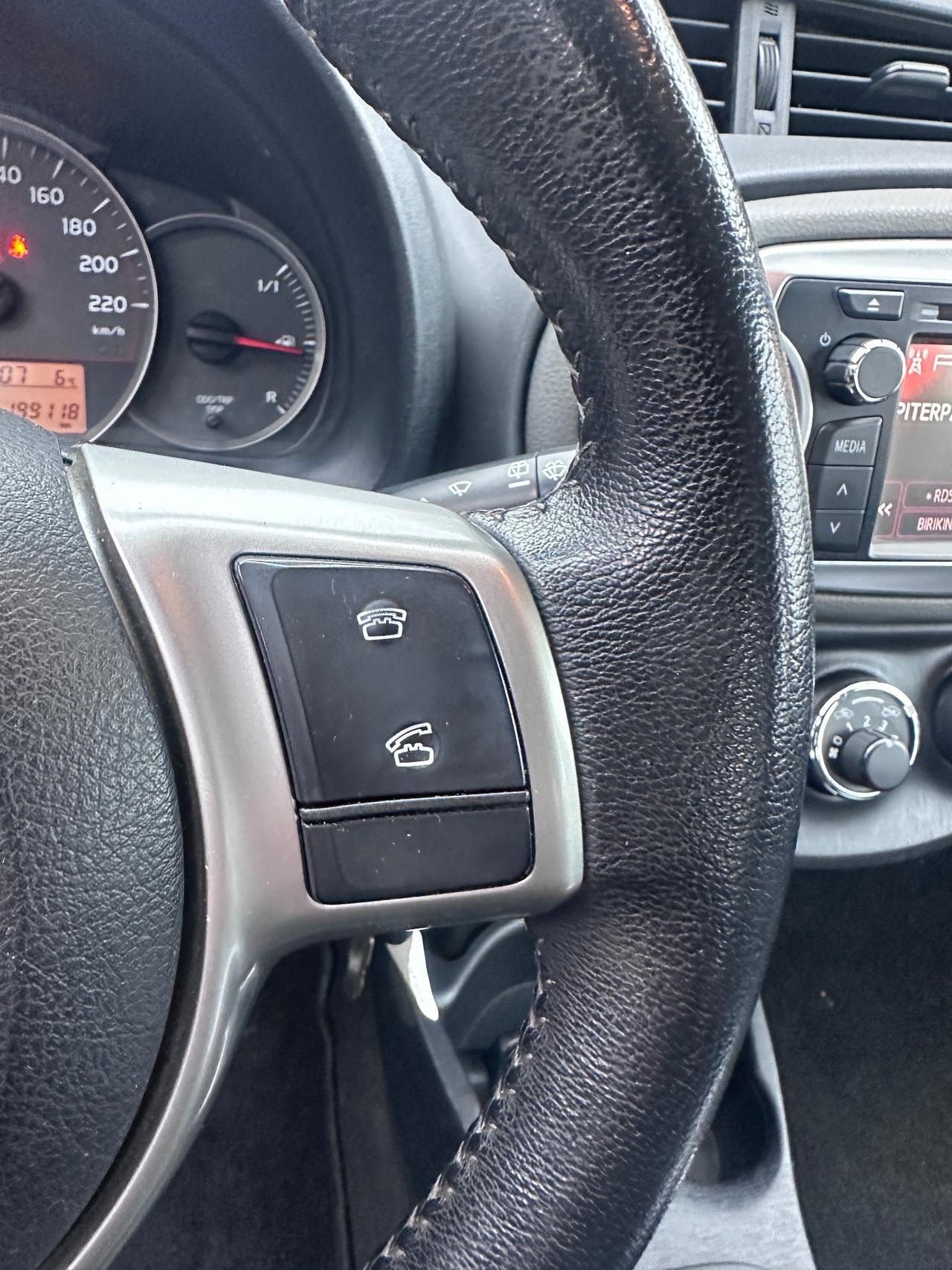 Toyota Yaris 1.0 5 porte Lounge Neopatentati