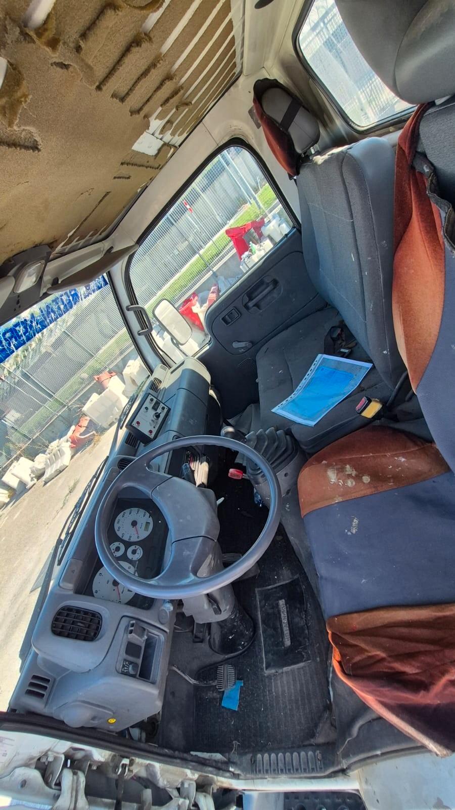 Nissan cestello piattaforma aerea 20mt