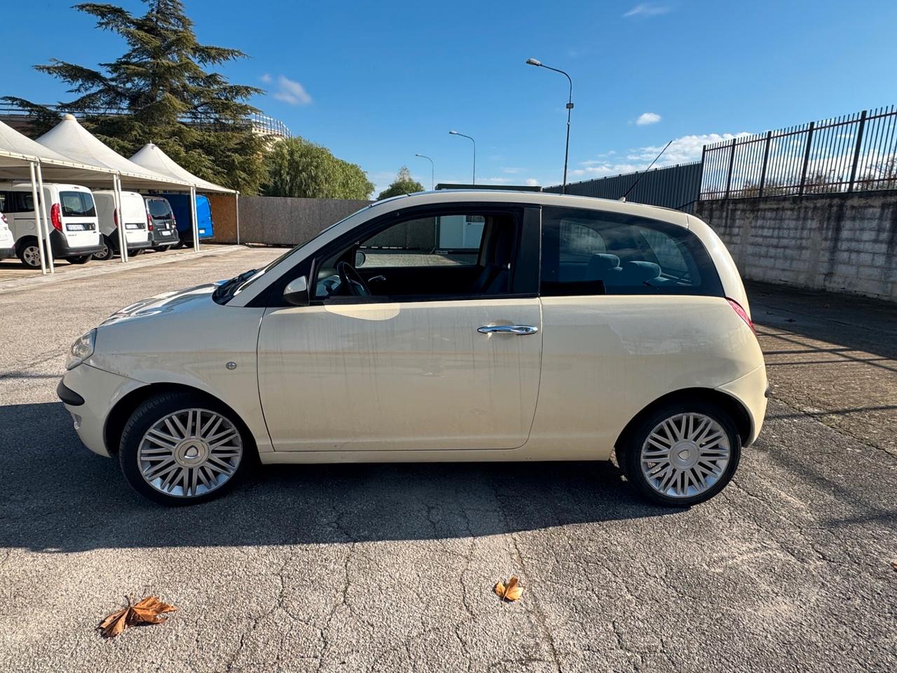 LANCIA YPSILON 1.3 MJ 70 CV. PLATINO TETTO+CERCHI