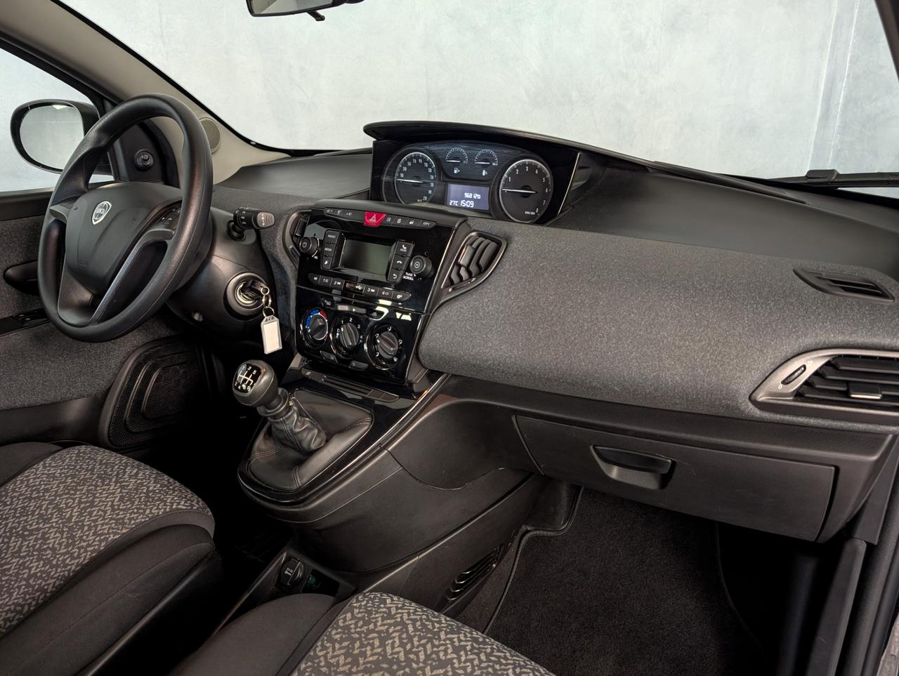 Lancia Ypsilon 1.0 Hybrid 70cv Silver