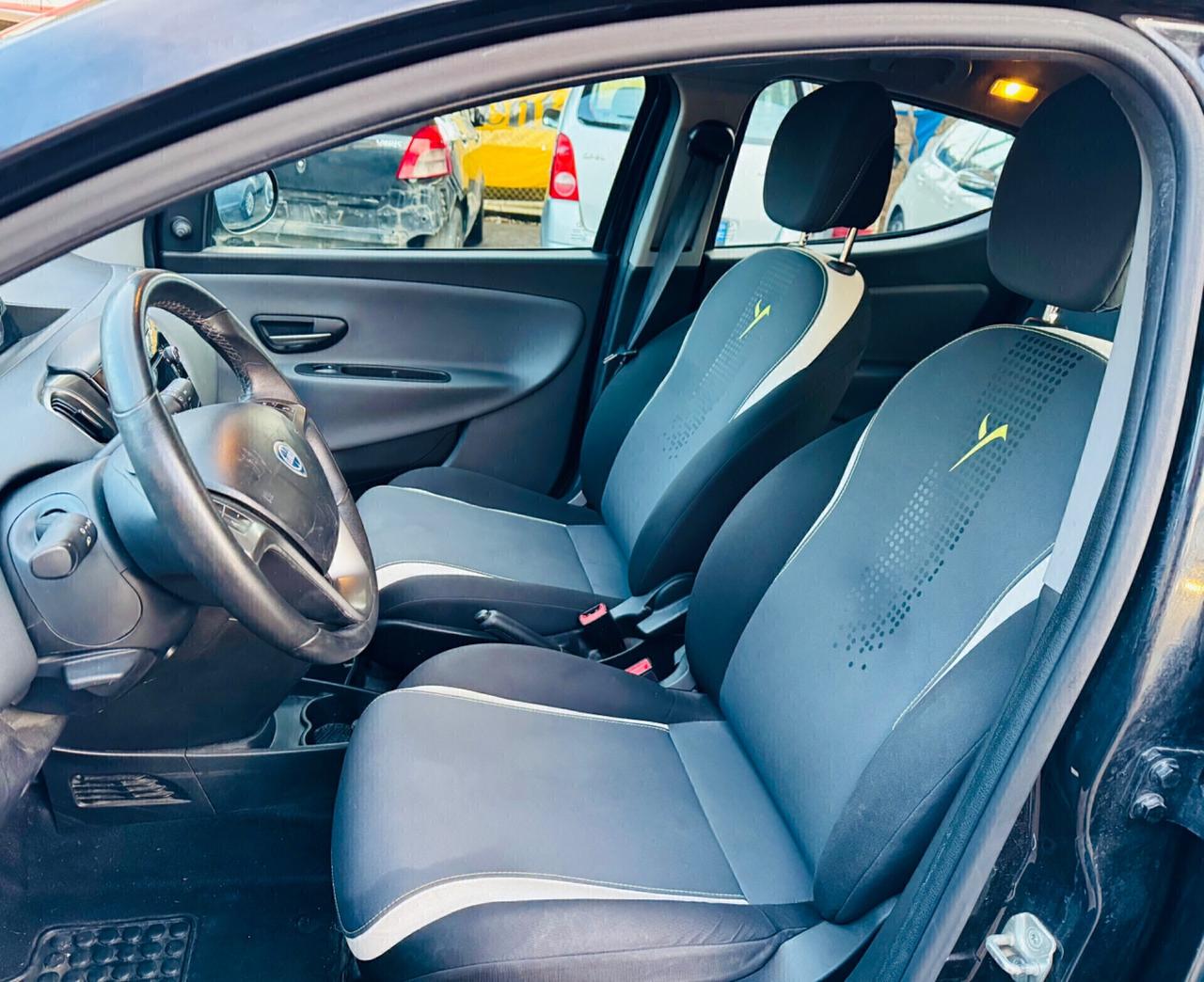 Lancia Ypsilon 1.2 69 CV 5 porte ok Neopatentati