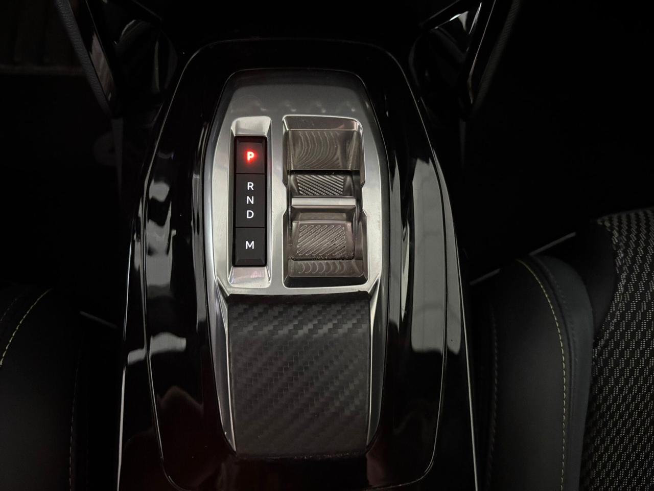 Peugeot 208 GT Hybrid 136 e-DCS6 SPOTICAR