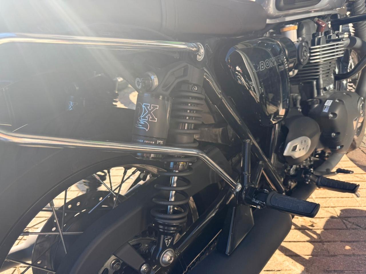 Triumph Bonneville T120 BLACK
