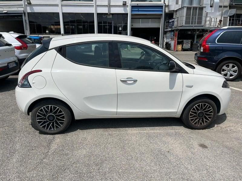Lancia Ypsilon Ypsilon 1.0 FireFly 5 porte S&S Hybrid Platino