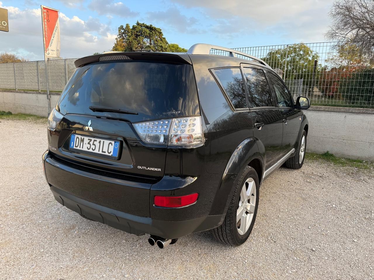 Mitsubishi Outlander 2.0 DI-D Instyle 7 p.ti DPF