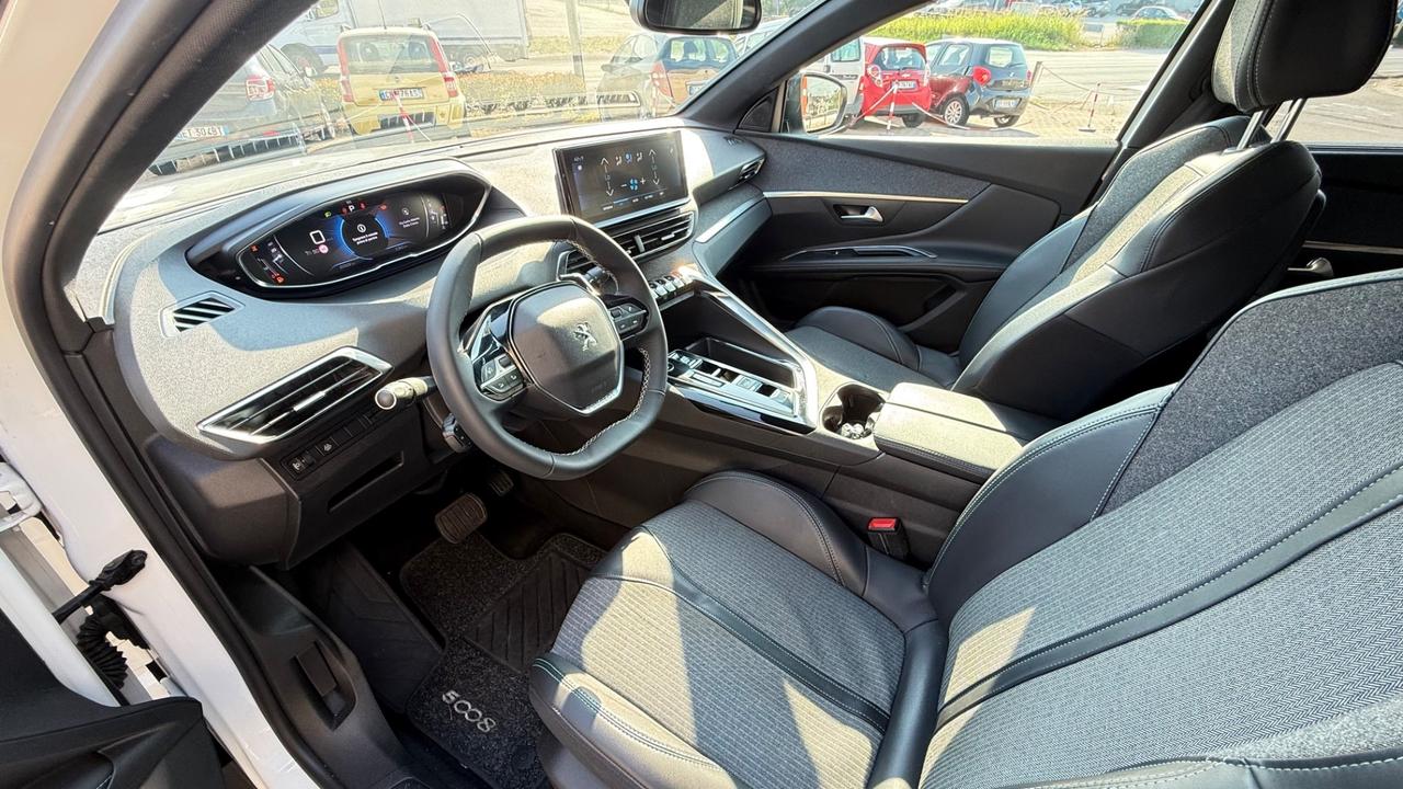 PEUGOET 5008 7 POSTI 2023