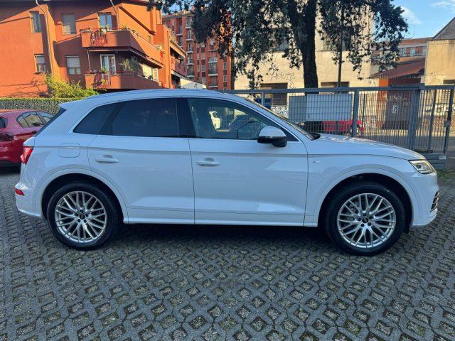 AUDI Q5 2.0 TDI QUATTRO S tronic Bus. Design