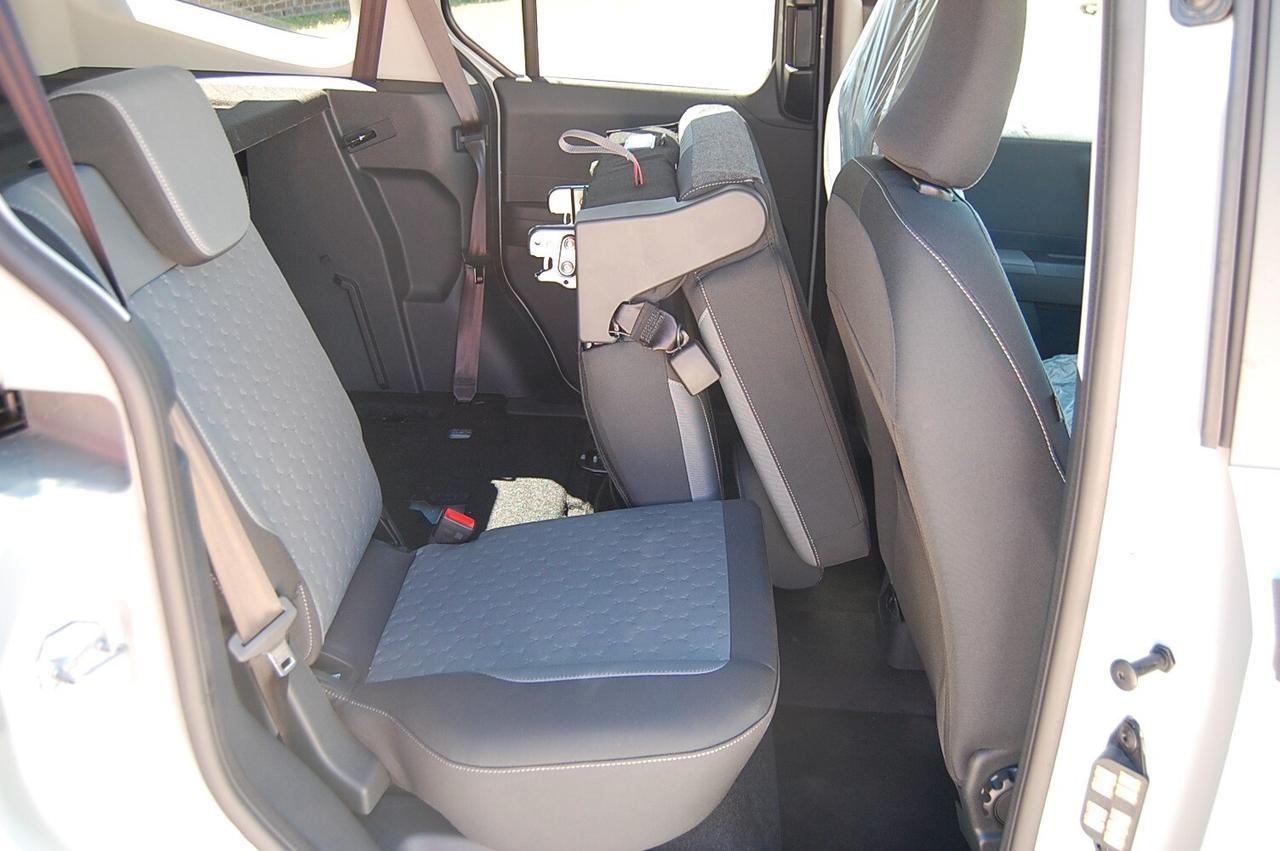 Ford Tourneo Courier 1.0 EcoBoost Titanium