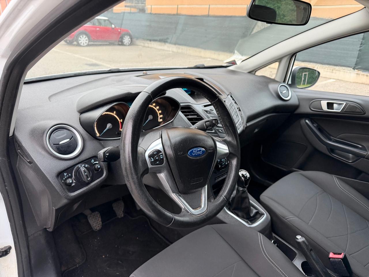 Ford Fiesta 1.5 tdci - NEOPATENTATI - 12 MESI DI GARANZIA -
