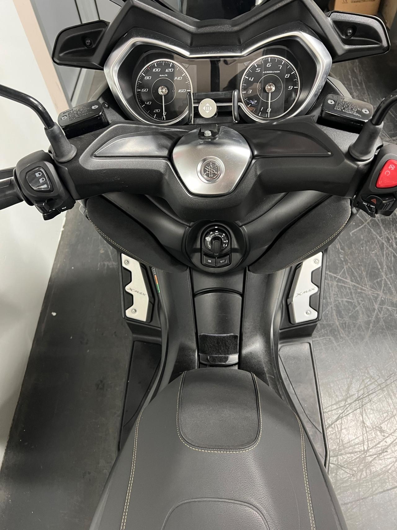Yamaha X-Max 300 Tech max