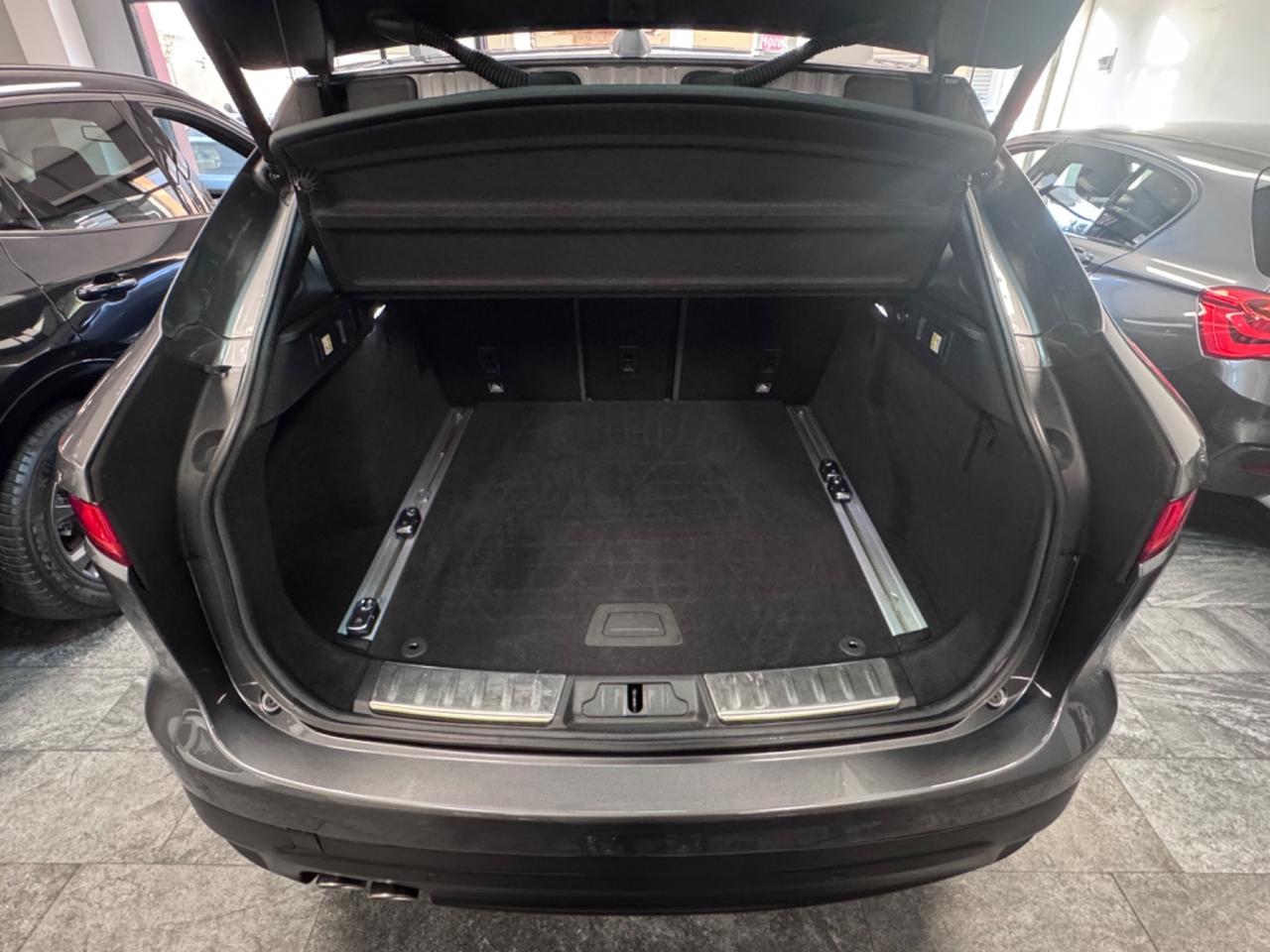 Jaguar F-Pace 2.0 D 180 CV R-Sport Finanziabile