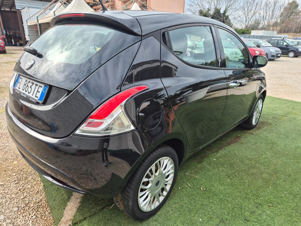 Lancia Ypsilon 1.2 69 CV 5 porte Silver