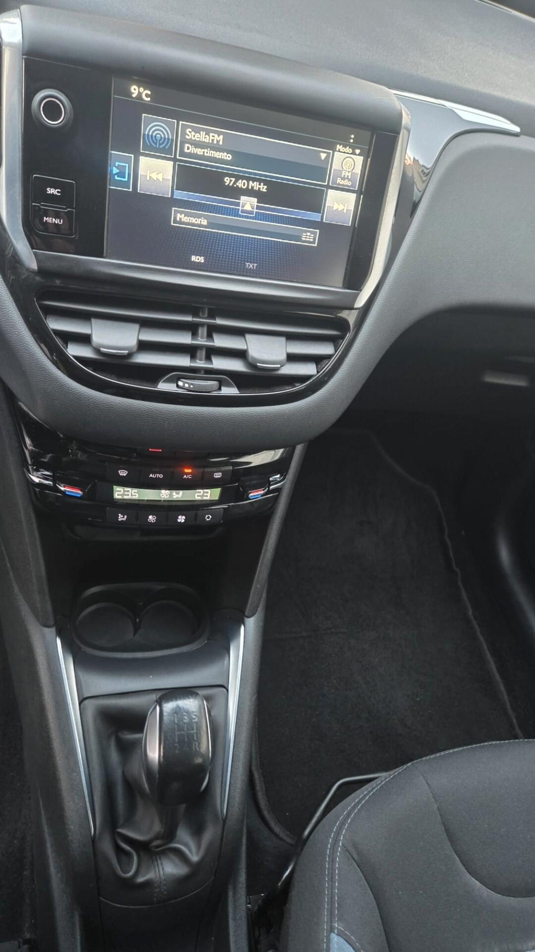 Peugeot 208 PureTech 82 5 porte Allure Neopatentati