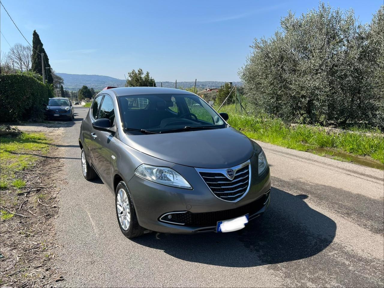 Lancia Ypsilon 0.9 TwinAir 85 CV 5 porte Metano Ecochic Silver