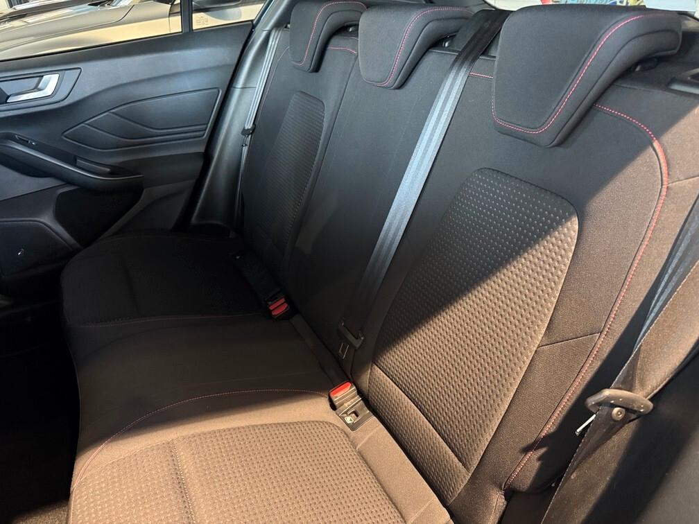 Ford Focus 1.5 ecoboost ST-Line Led Navi App conn 18"