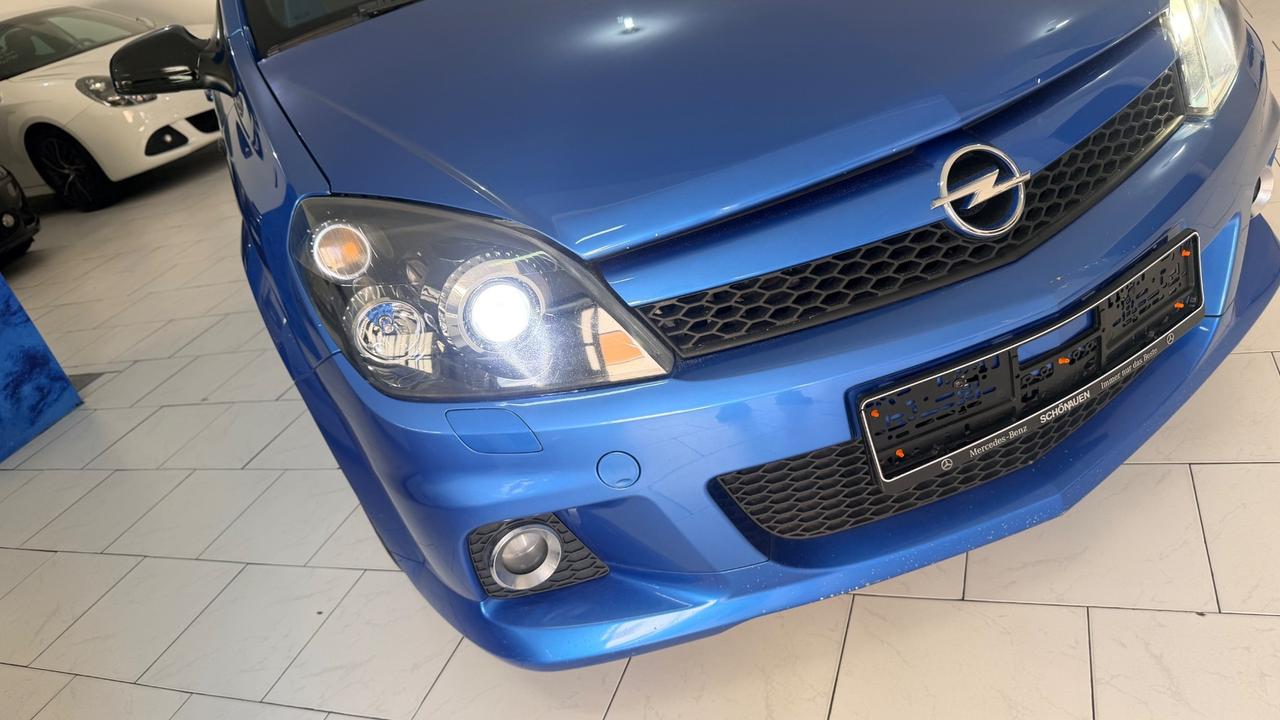 Opel Astra OPC 2.0 T 240CV