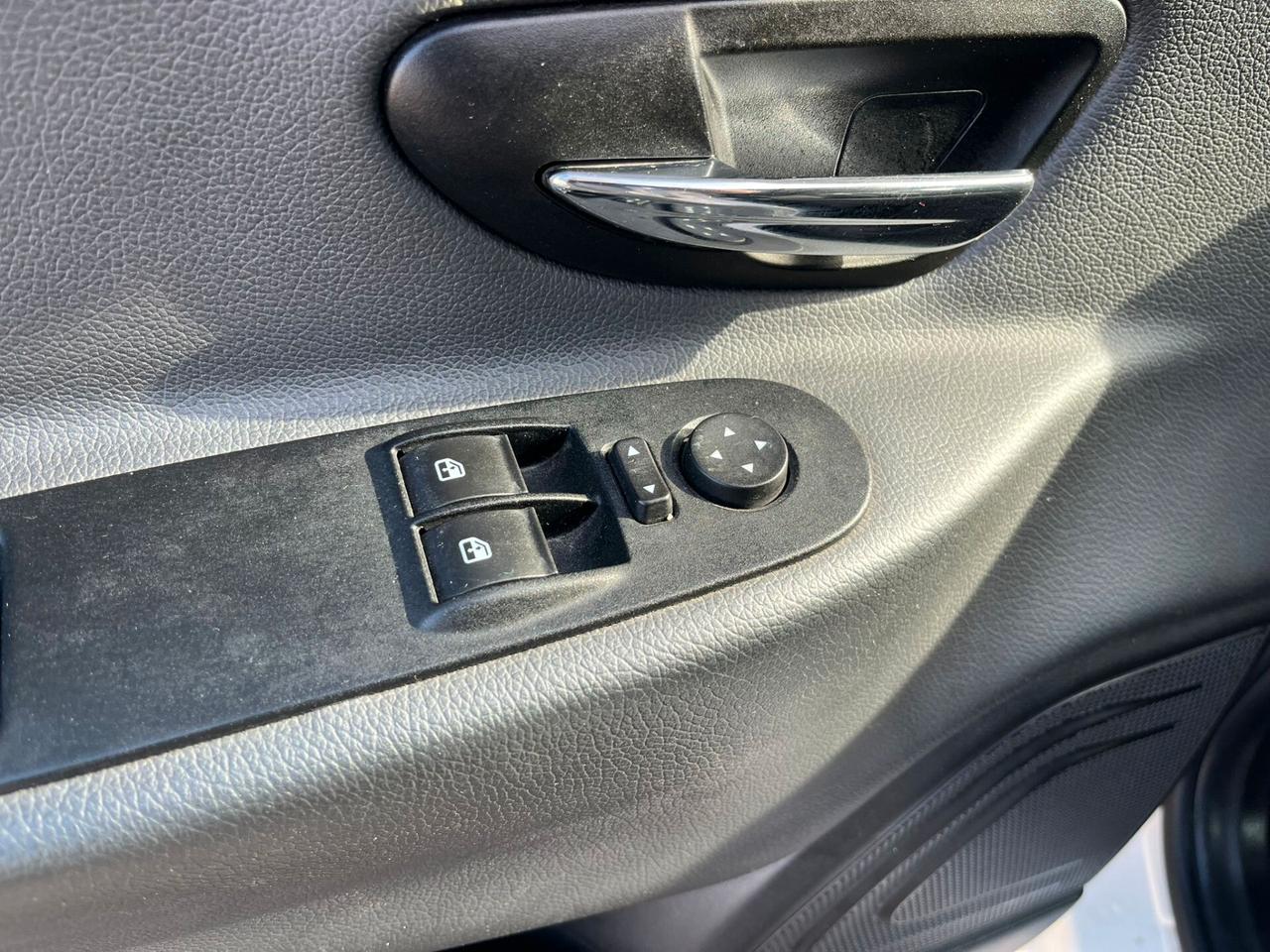 Lancia Ypsilon 1.2 - IDEALE X NEOPATENTATI - 2011