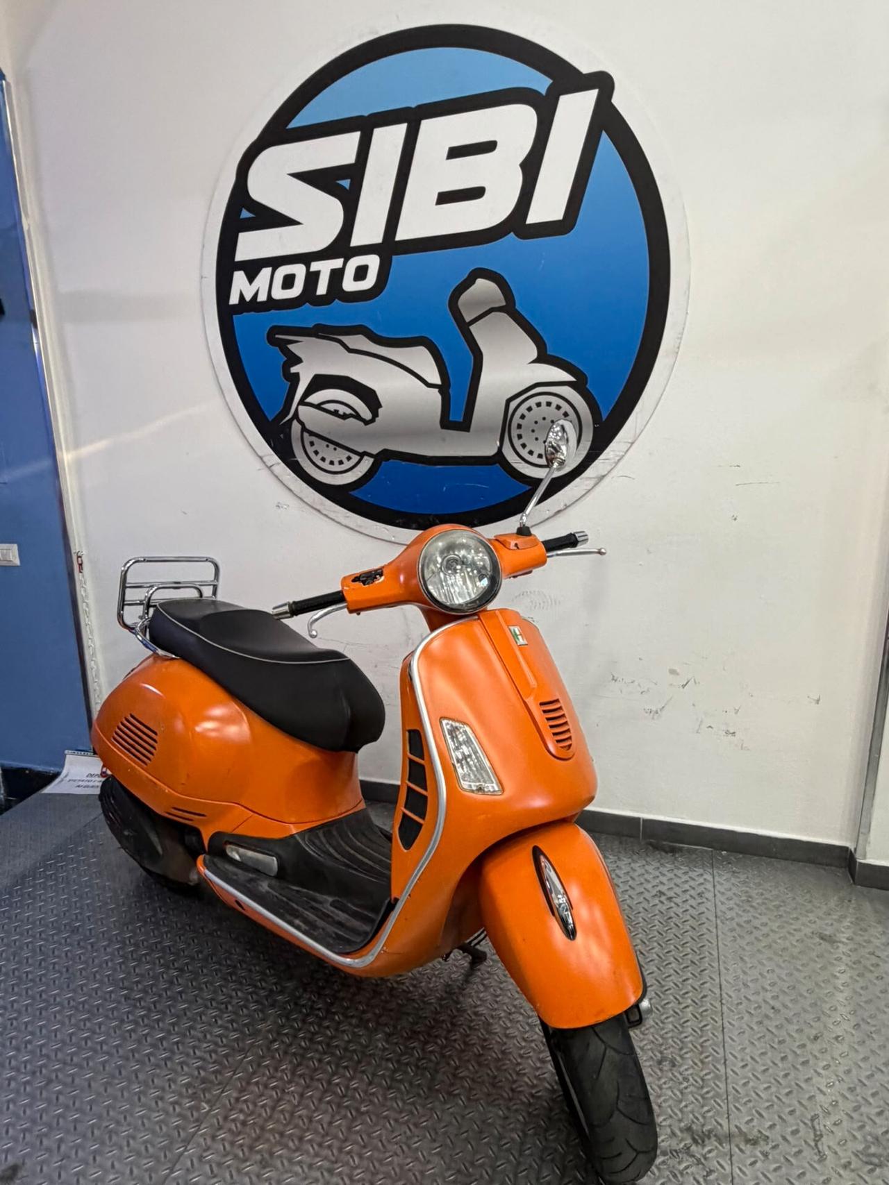 Piaggio Vespa 300 GTS