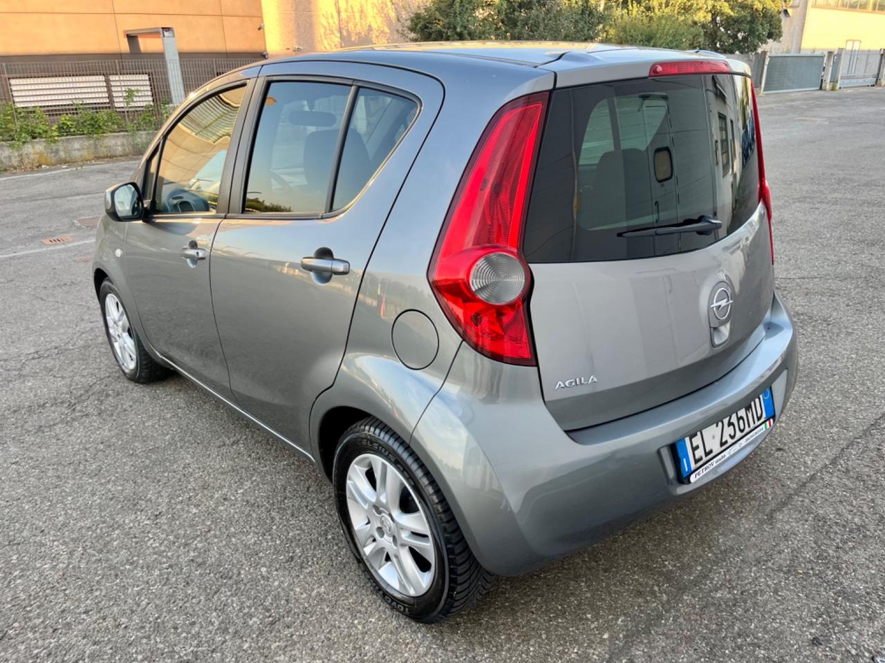 Opel Agila 1.2benz 2011 141.000km cambio automatico perfetta