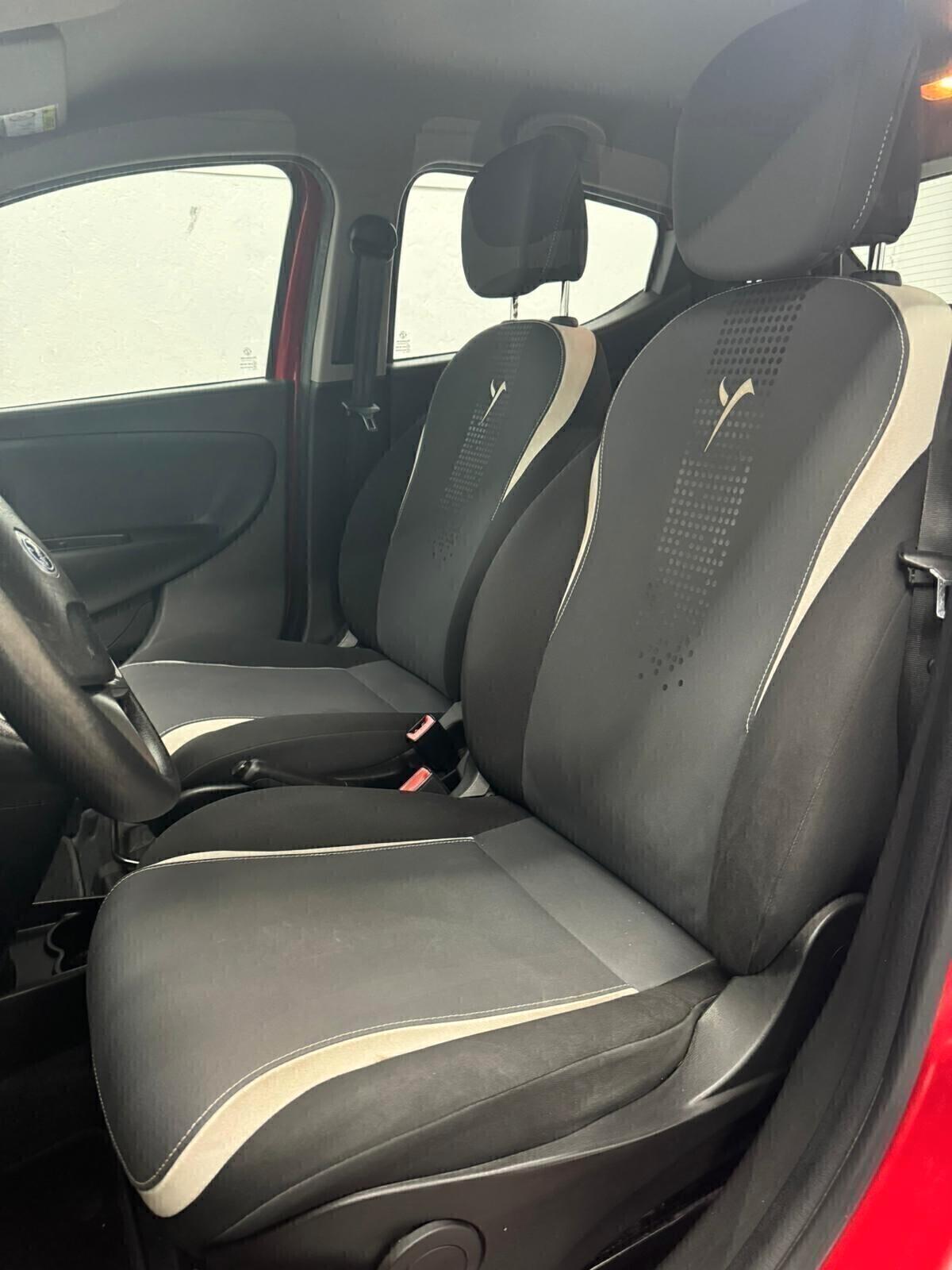 Lancia Ypsilon 0.9 TwinAir 85 CV 5 porte Metano Ecochic Elle