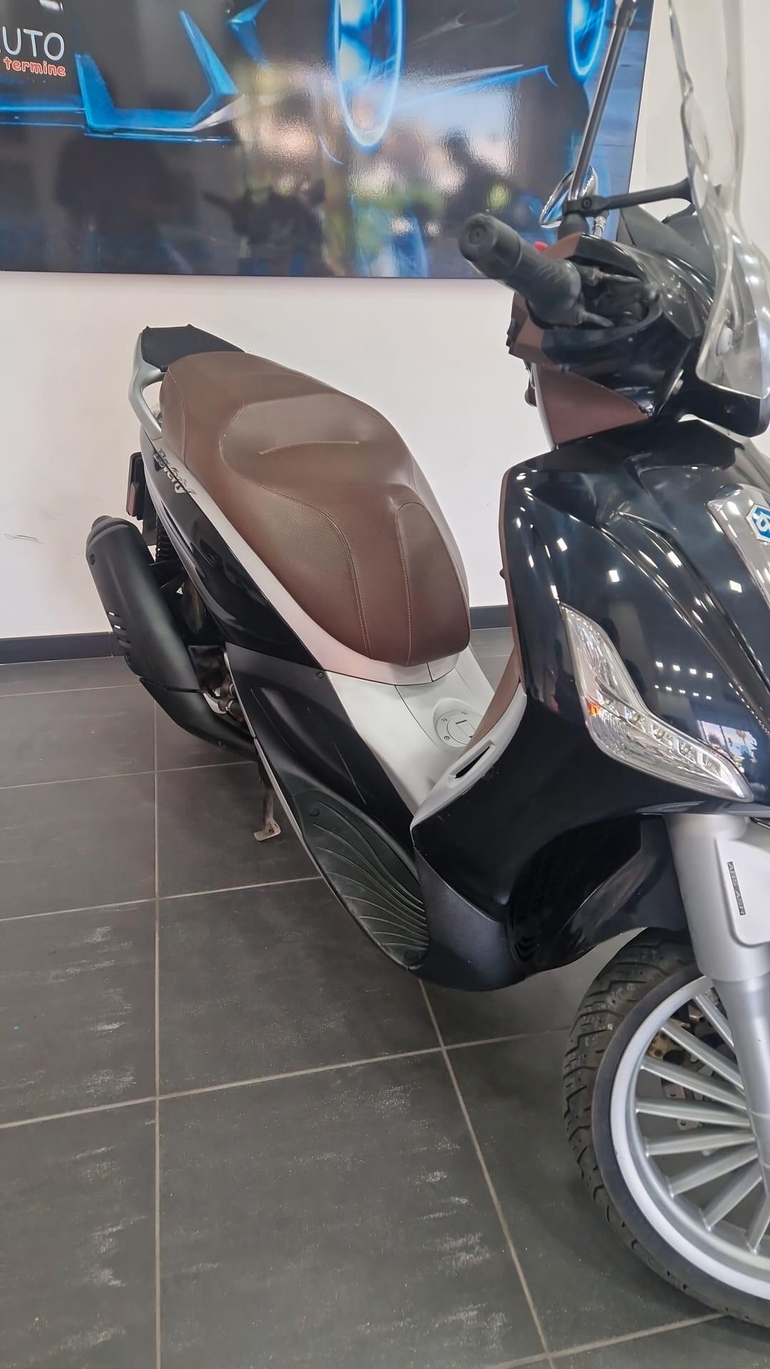 Piaggio Beverly 300 BASE