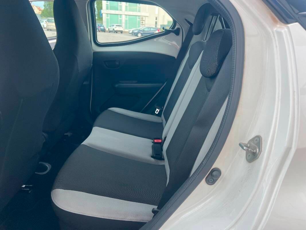 Toyota Aygo 1.0 x-clusiv 5p