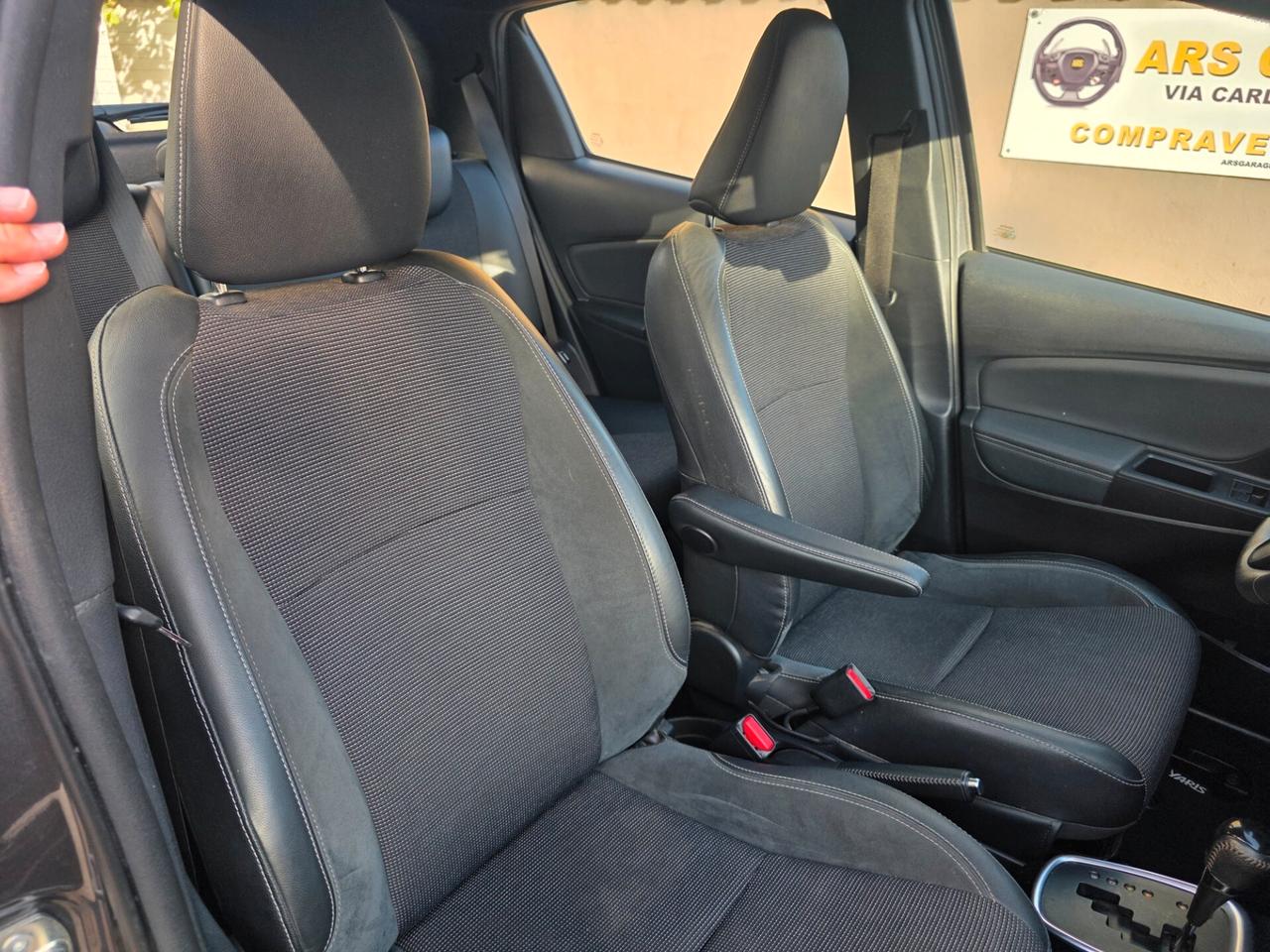 Toyota Yaris 1.5 Hybrid 5 porte Lounge Blue