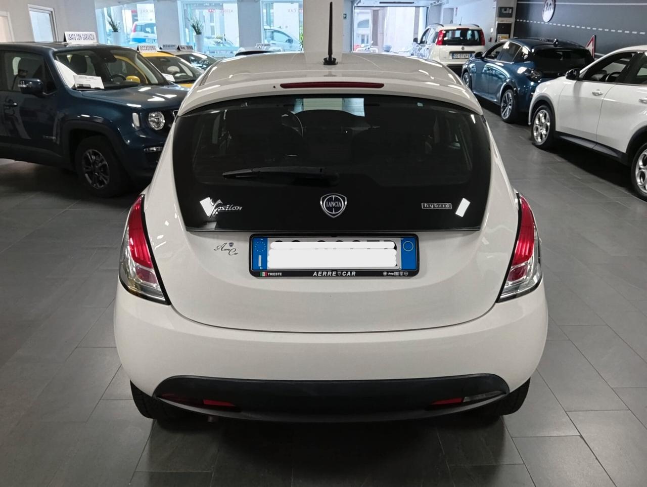 Lancia Ypsilon 1.0 FireFly 5 porte S&S Hybrid Ecochic Silver