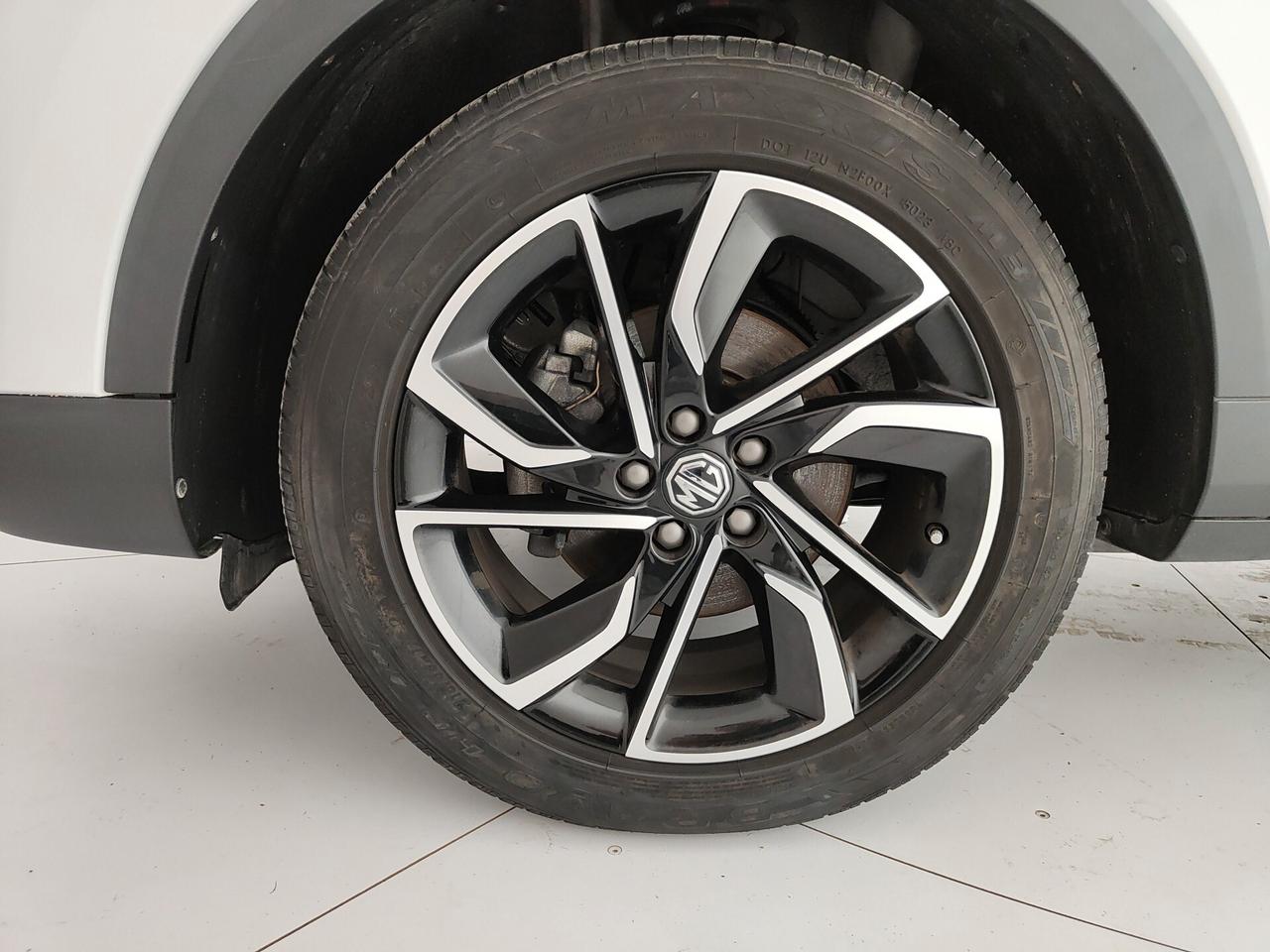 Mg ZS 1.5L 5MT LUXURY