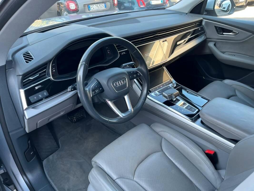 Audi Q8 55 3.0 tfsi e quattro tiptronic