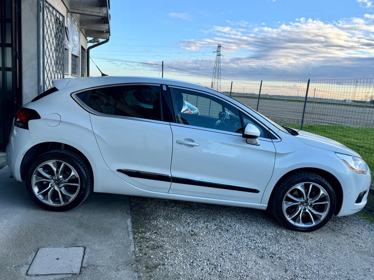 Ds DS4 4 2.0 HDi 160 Pure Pearl