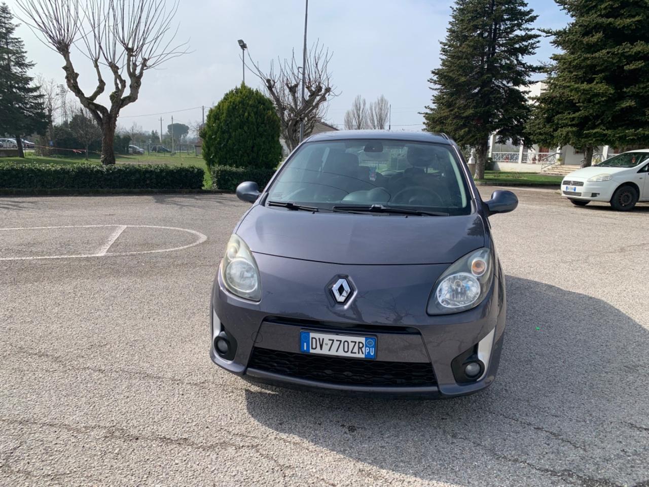 Utilitaria 1.2 benzina neopatentati